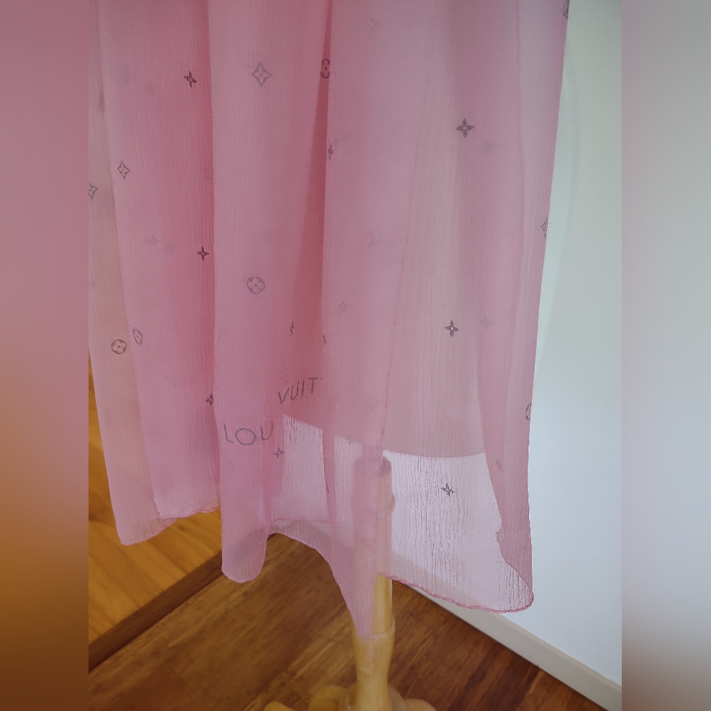 Louis Vuitton Petite Monogram Etole Stole - Picture 7 of 9